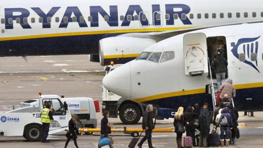 Convocada una huelga ante la intención de Ryanair de cerrar las bases en Canarias