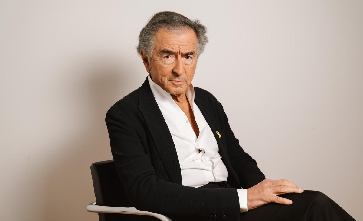 Més de cent escriptors deixen Grasset pel comiat del seu director