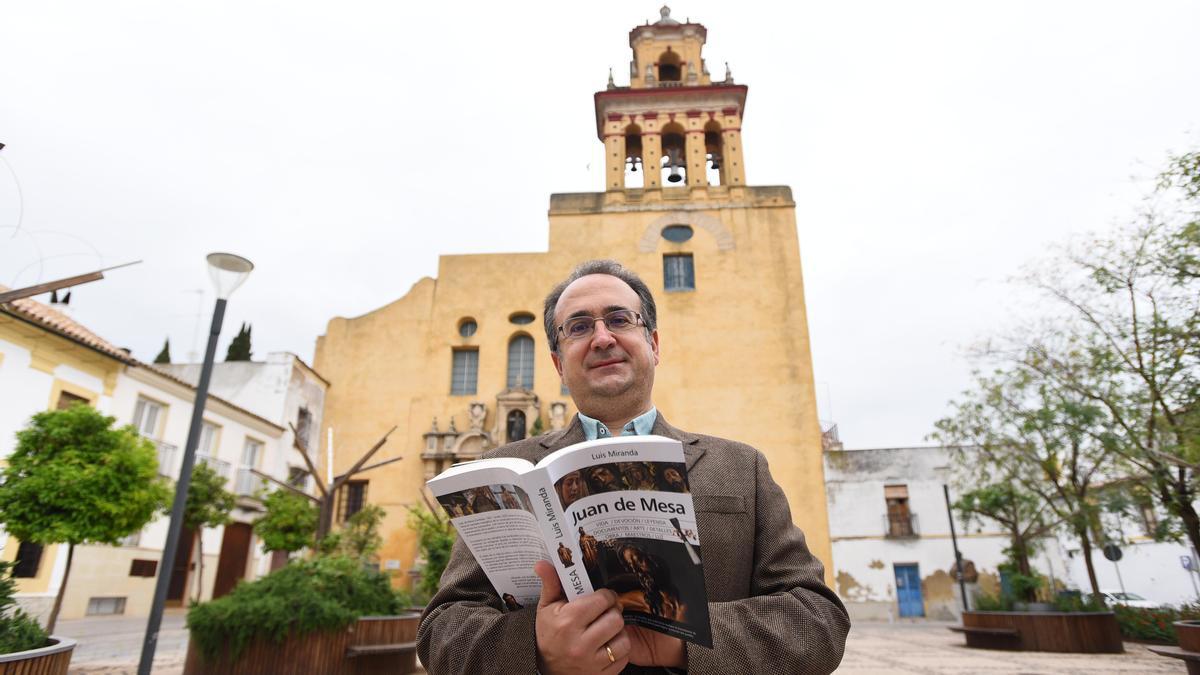 El periodista Luis Miranda, con su libro &#039;Juan de Mesa. A la caza del último aliento&#039;, publicado por Almuzara.