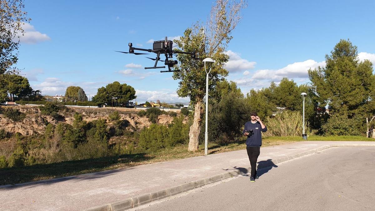 Un dron especializado analiza algo más de 1,5 kilómetros de la ruta botánica de Vila-real para prevenir más desprendimientos.