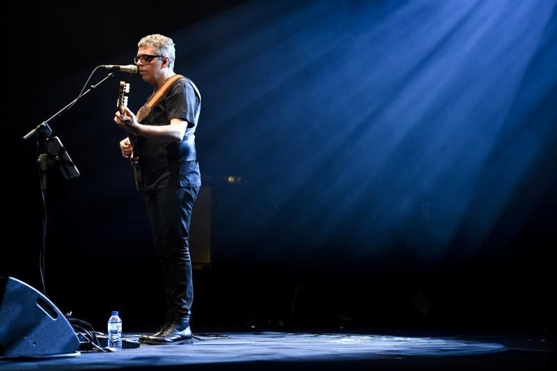 GENTE Y CULTURA 04-11-2018  LAS PALMAS DE GRAN CANARIA.  Concierto de Pedro Guerra en el Auditorio Alfredo Kraus.   FOTOS: JUAN CASTRO  | 04/11/2018 | Fotógrafo: Juan Carlos Castro