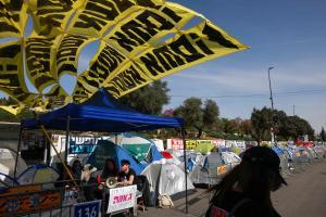 Manifestación exigiendo la destitución del primer ministro israelí Netanyahu frente a la Knesset, en Jerusalén