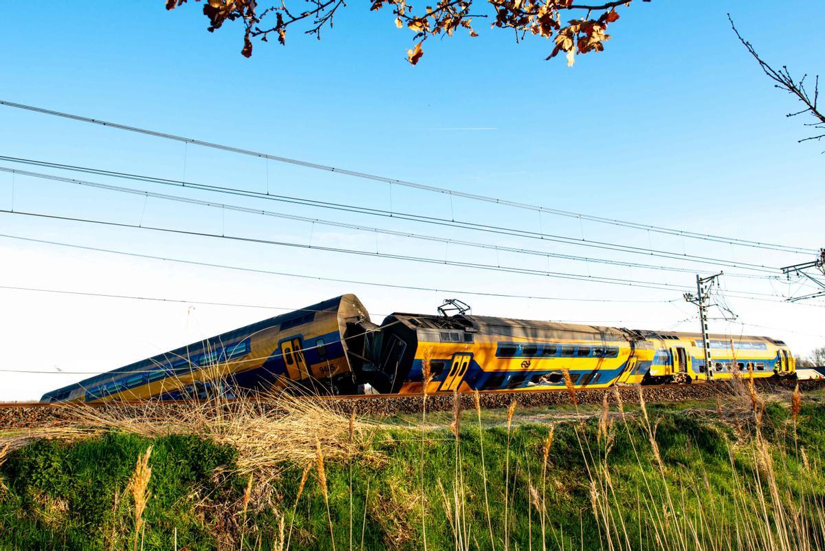 Al menos un muerto y 30 heridos tras el descarrilamiento de un tren en La Haya