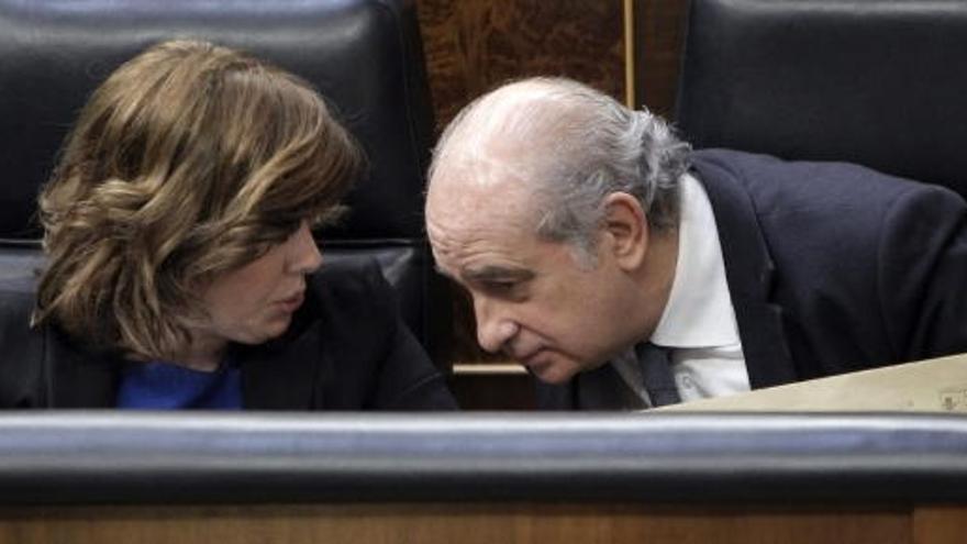 Fernández Díaz y Sáenz de Santamaría, en el Congreso.