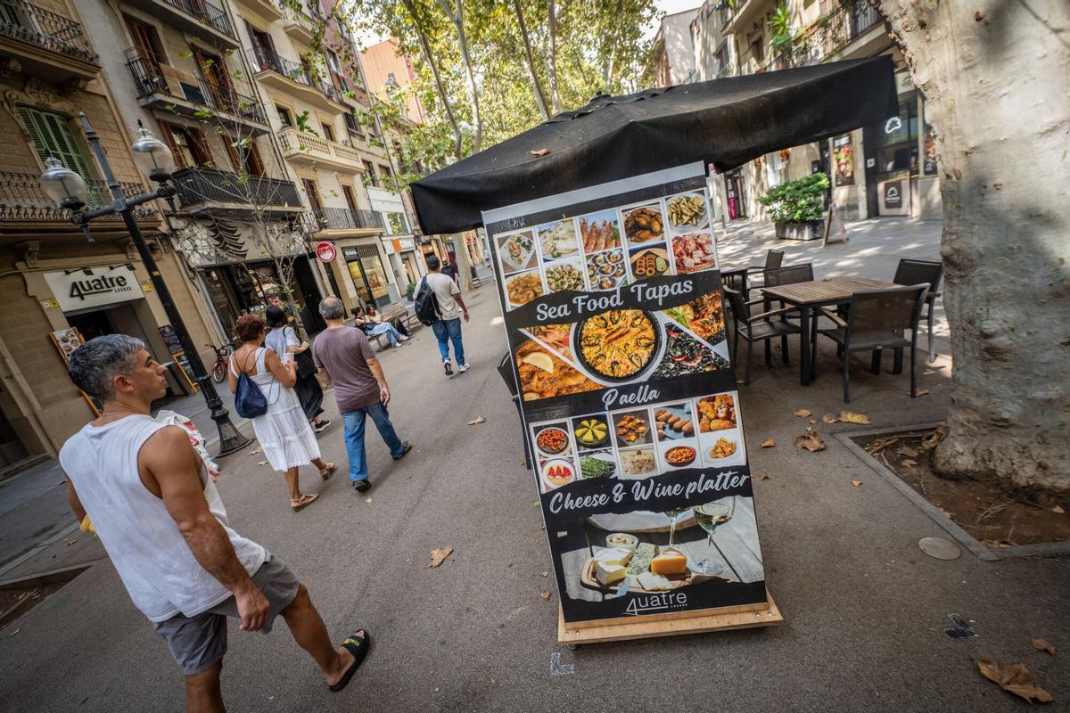 Menú en inglés en la Rambla de Poblenou, el pasado verano
