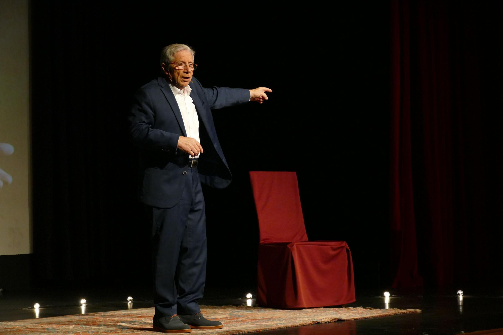 Joan Pera fa un repàs vital entre rialles a Llançà