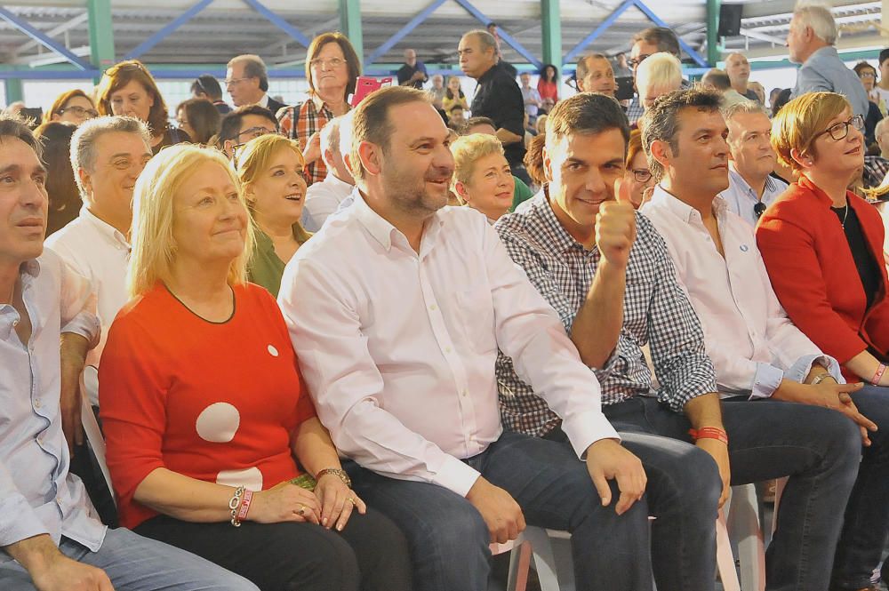 Pedro Sánchez abarrota el polideportivo de Carrús