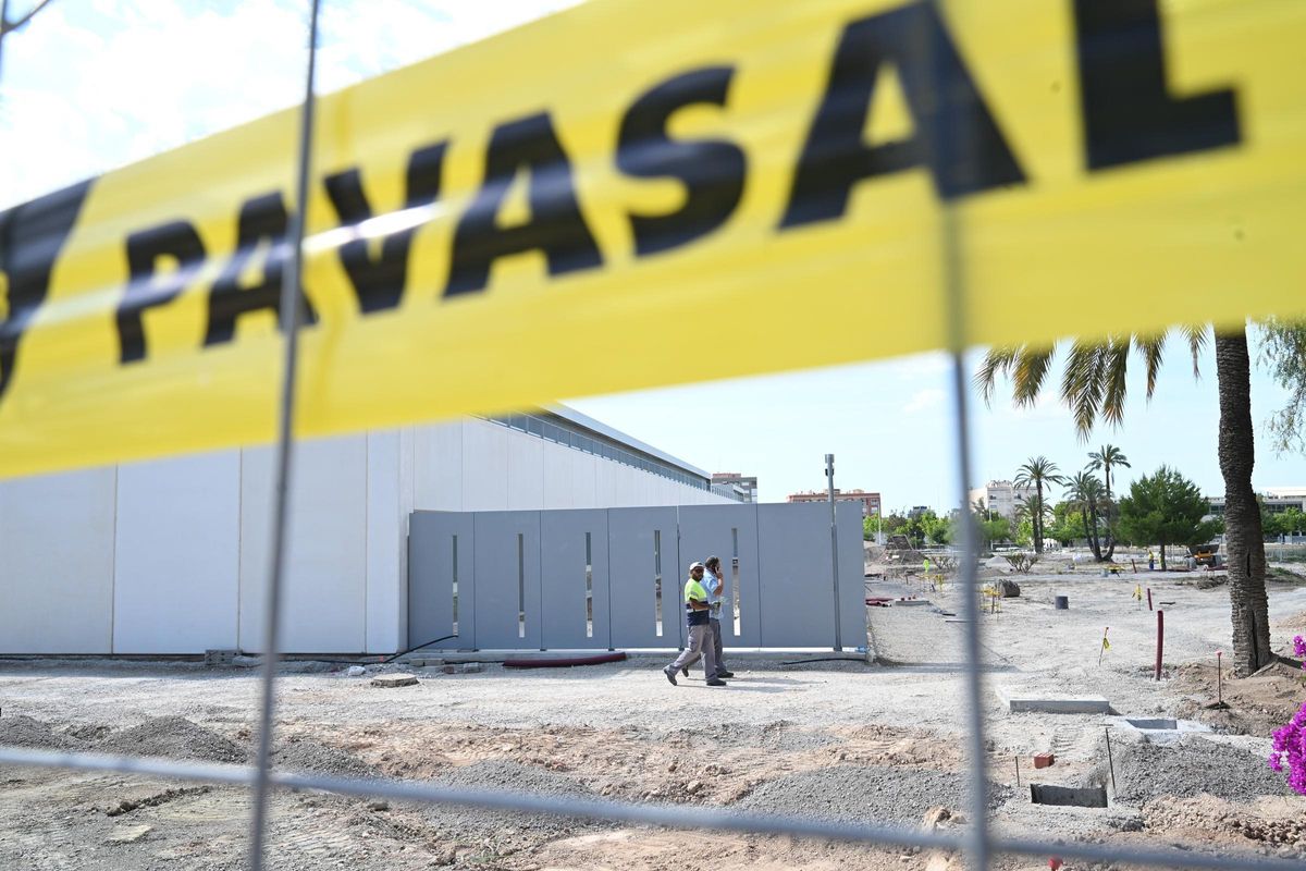 La urbanización de la zona exterior del edificio Valverde es la última parte de las obras de construcción de este inmueble