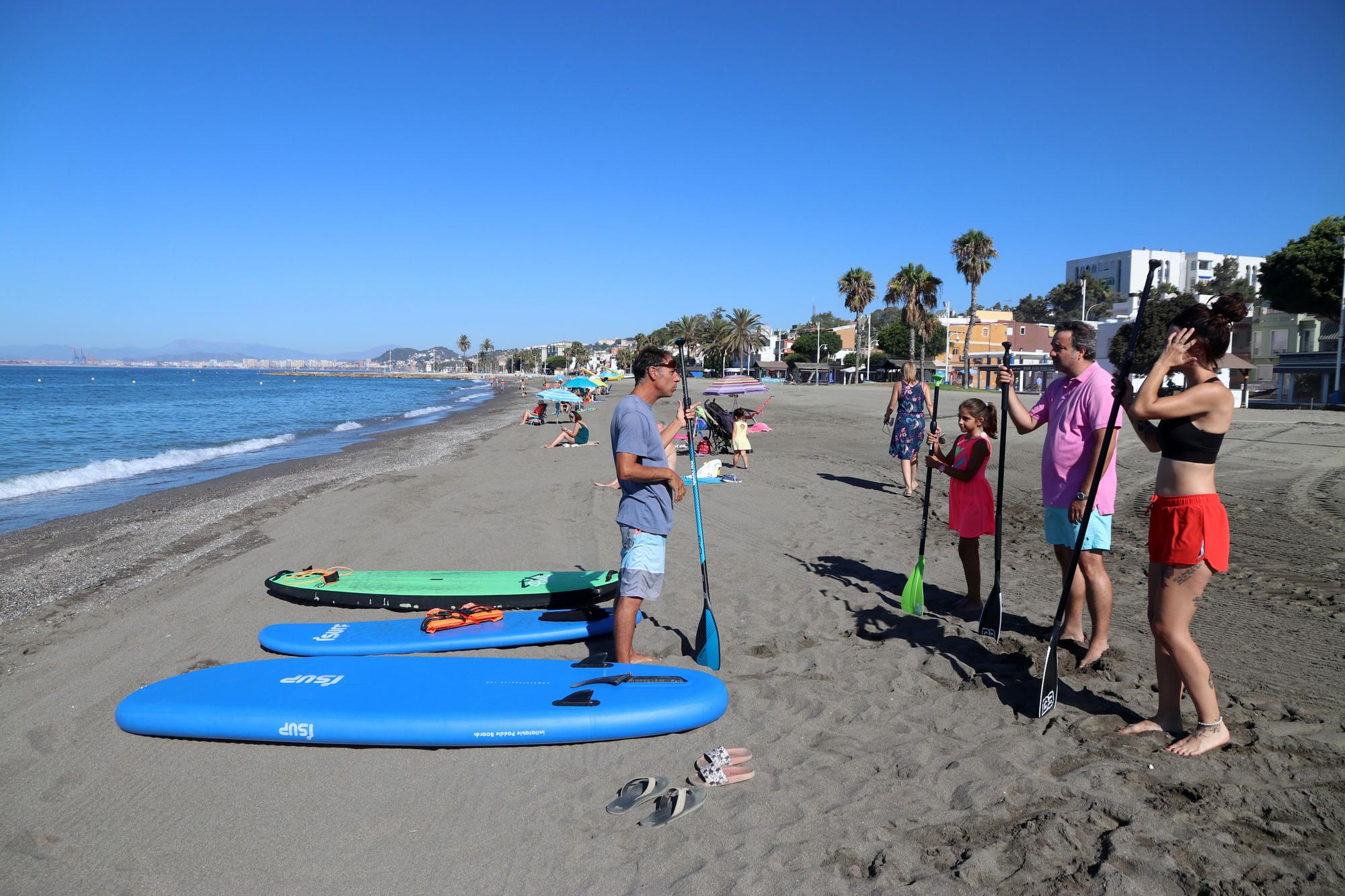 Aumenta la práctica de surf y paddel surf en las playas de Málaga