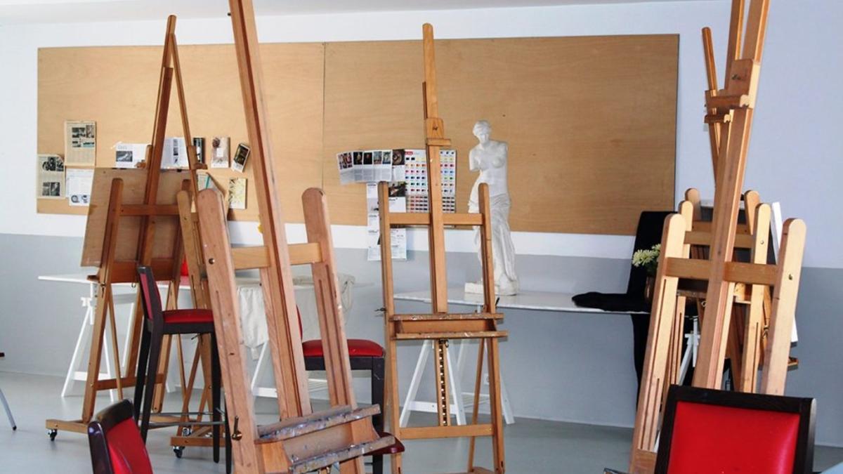 Sala dedicada a los talleres de arte del Centro Cívico PELL de Cornellà