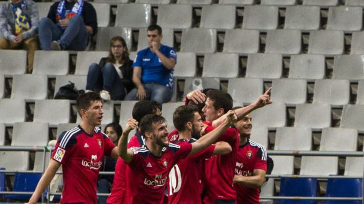 Los jugadores de Osasuna celebran uno de sus cinco goles en el Tartiere en 2016. | M. G.