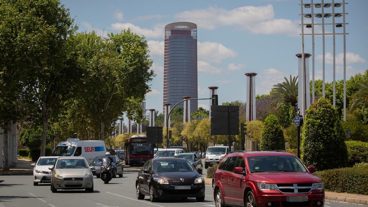 Tráfico intenso por las calles de Sevilla