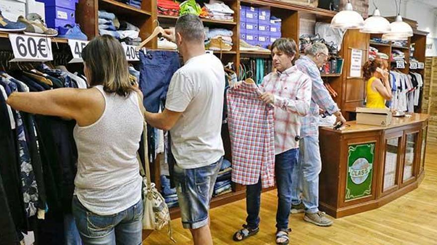 Los asturianos, entre los que más gastan en ropa, 712 euros al año