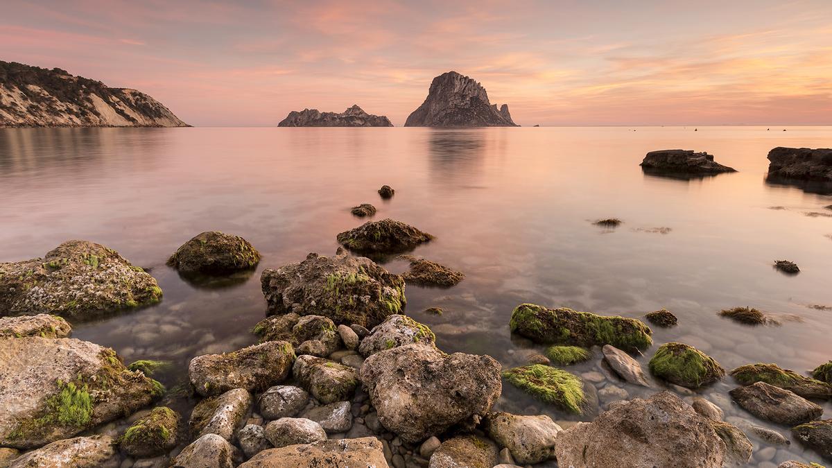 Vista De Es Vedrà Desde Cala D'Hort.