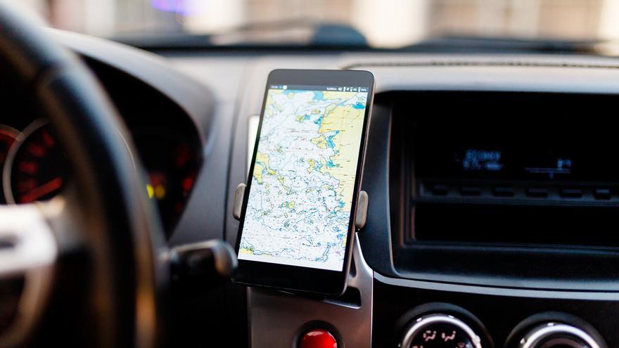 La multa por usar el GPS del móvil que le llega a miles de conductores