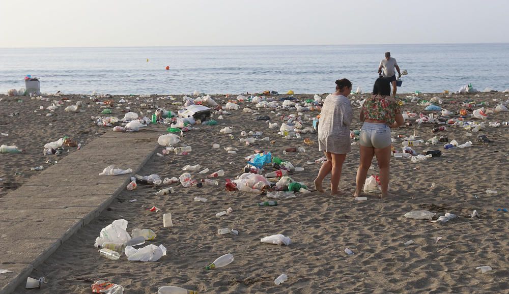 Así amanecen las playas malagueñas después de la noche de San Juan