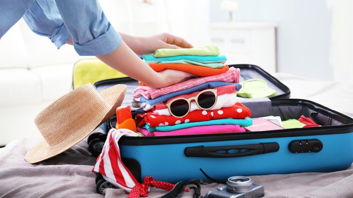 El truco que se ha hecho viral para meter toda la ropa en una maleta  pequeña: eficacia demostrada