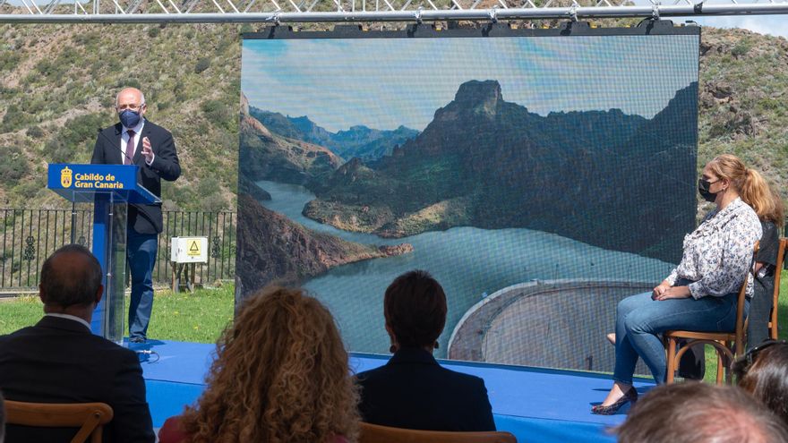 El Cabildo presenta el apoyo al Salto de Chira Soria