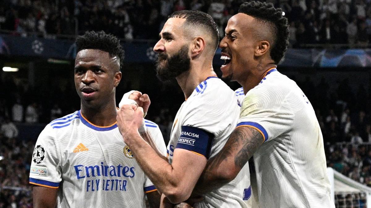 Benzema celebra su gol de penalti en el Bernabéu