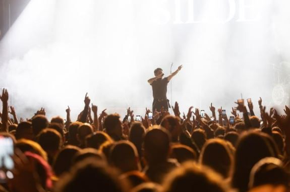 Un concierto de las Fiestas de Primavera 2025 en L'Hospitalet de Llobregat.