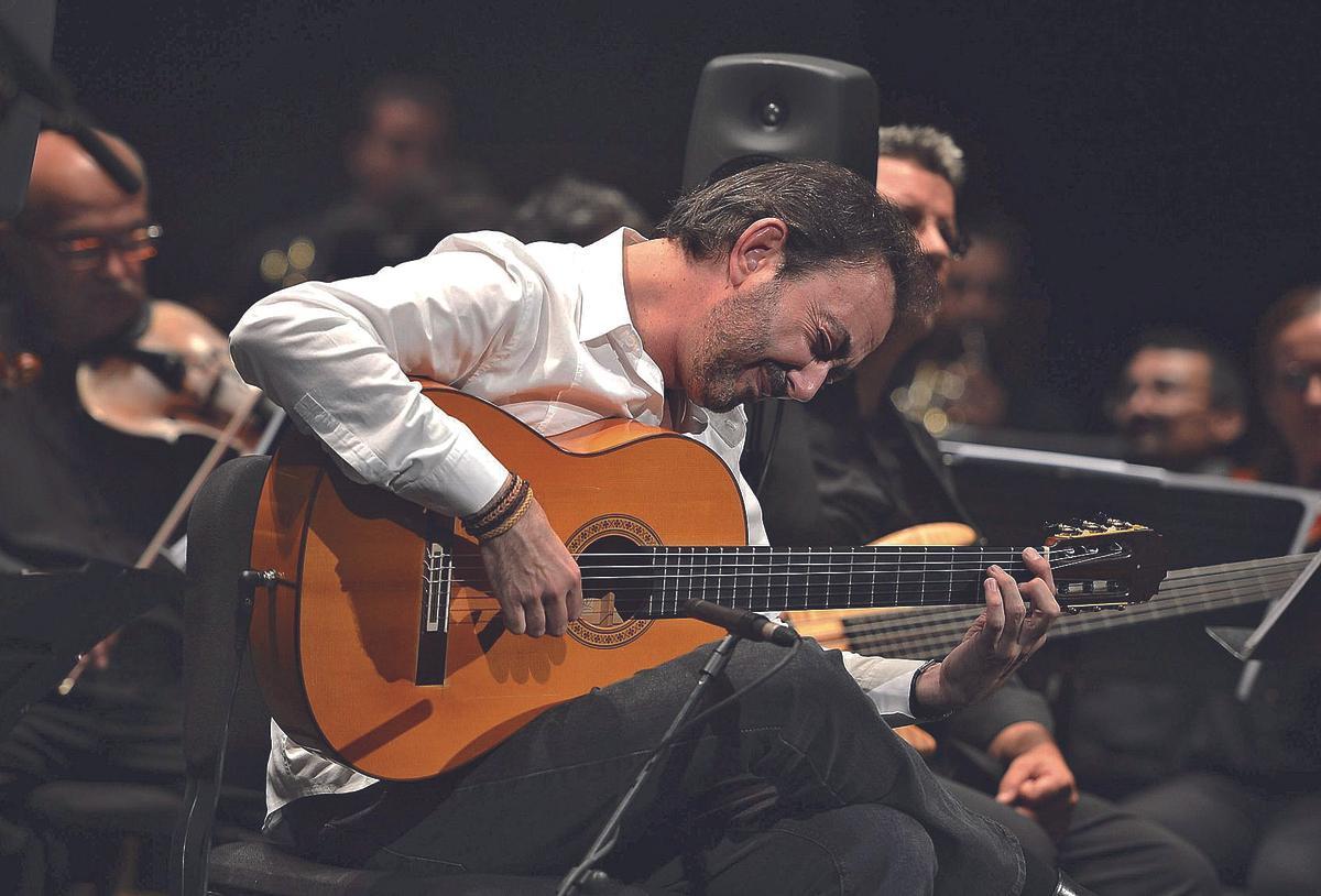 El guitarrista cordobés José Antonio Rodríguez, en la presentación de su espectaculo 'El guitarrista azul', en 2015.