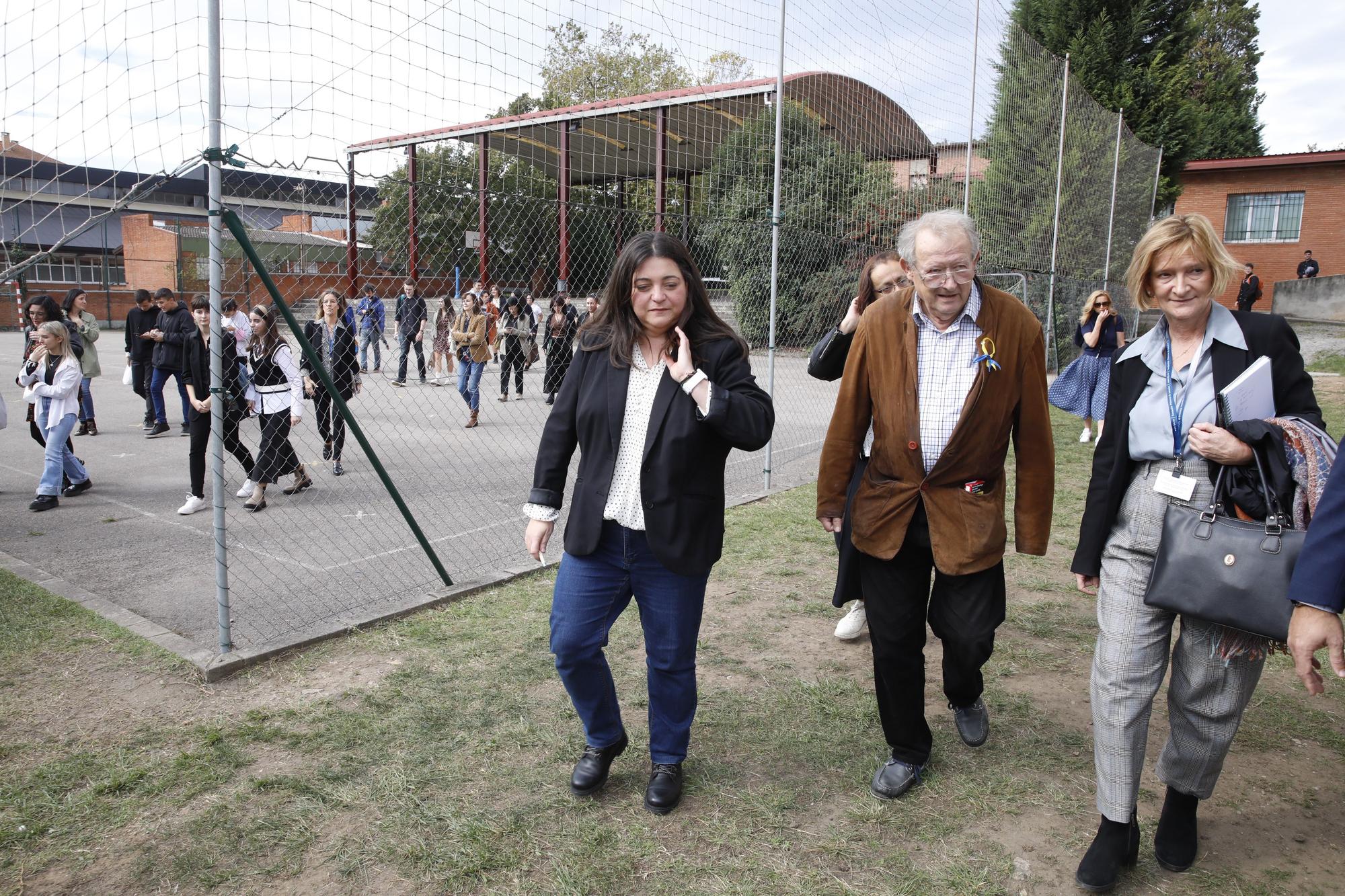 EN IMÁGENES: Así fue la visita de Adam Michnik al instituto de Roces en Gijón