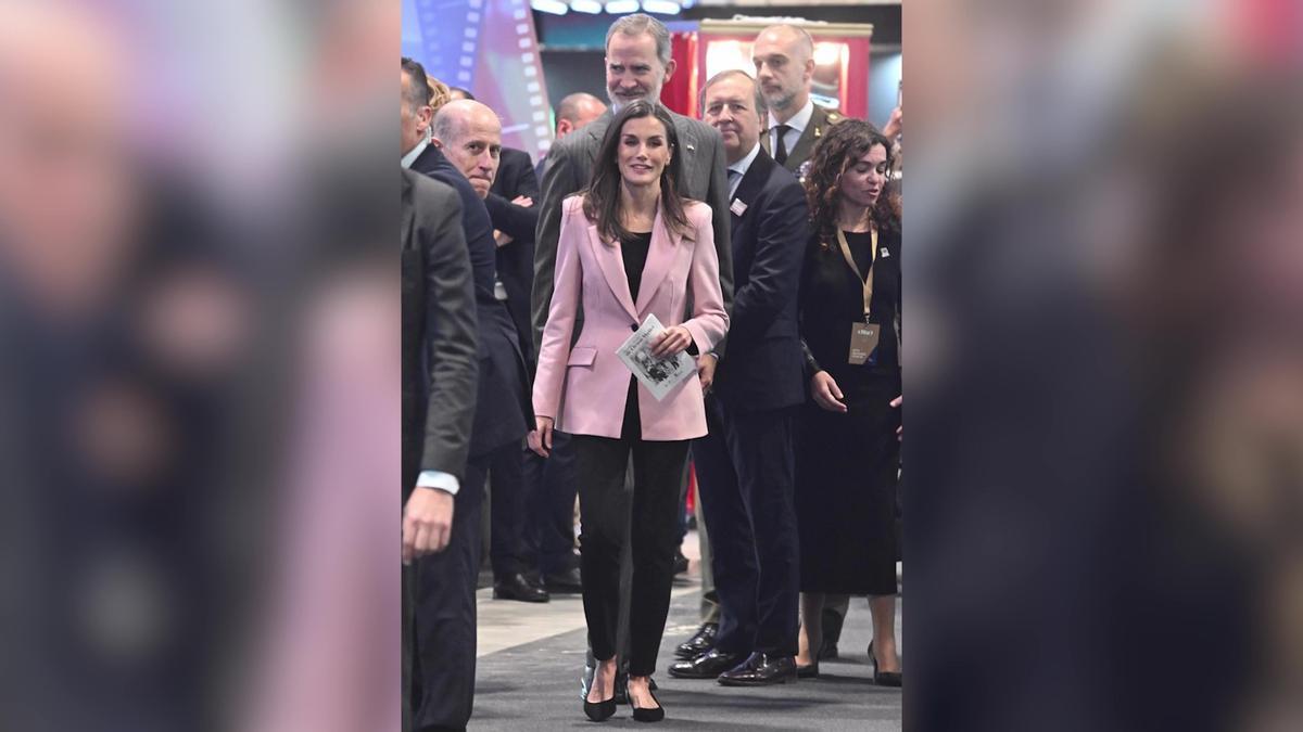 LETIZIA EN FITUR: chaqueta rosa de Zara de rebajas