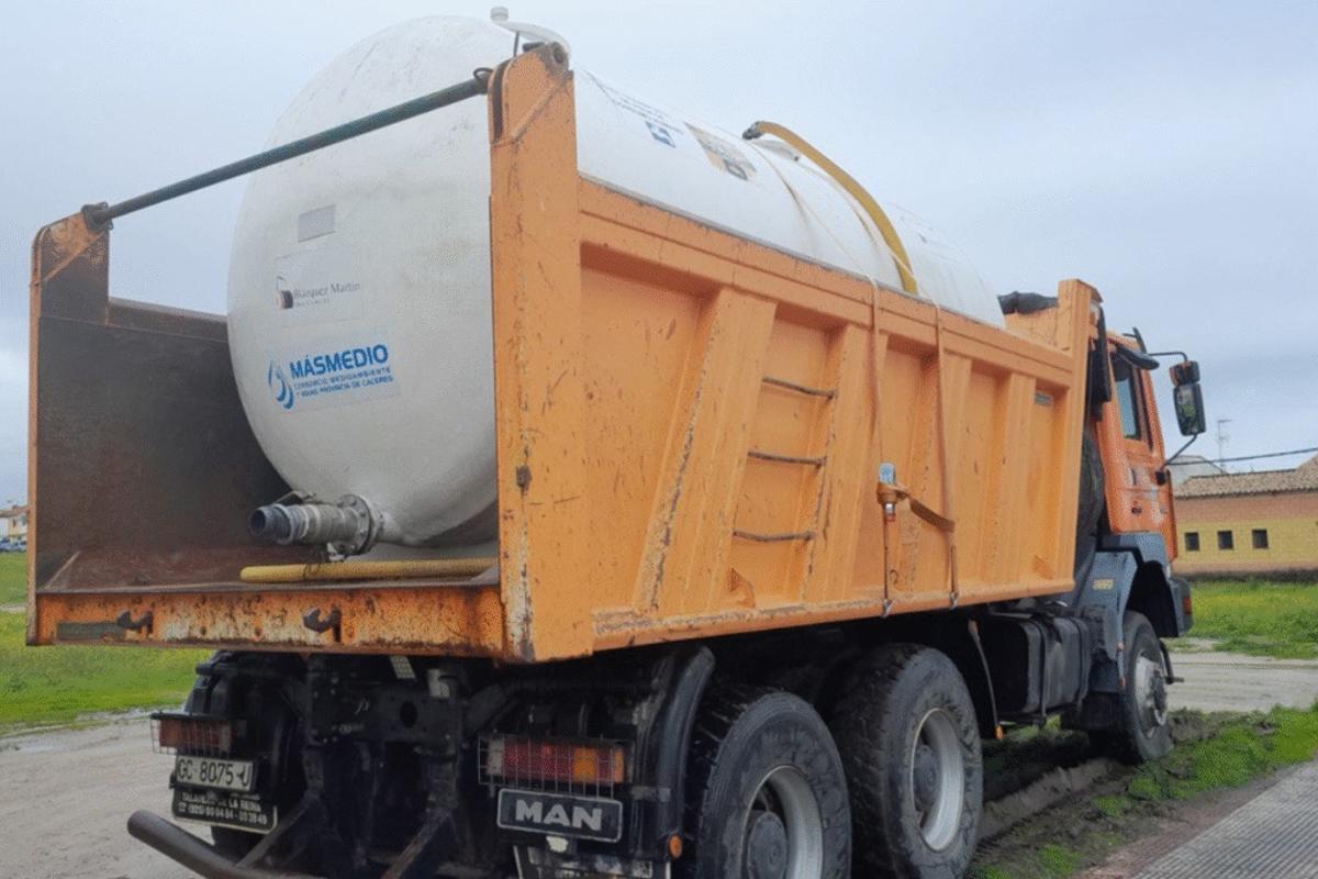Camión cisterna de MásMedio en Talayuela.