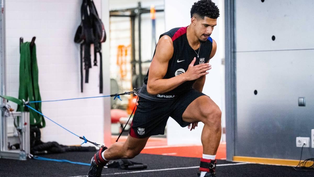 Ronald Araujo, en una imagen de archivo entrenando en solitario