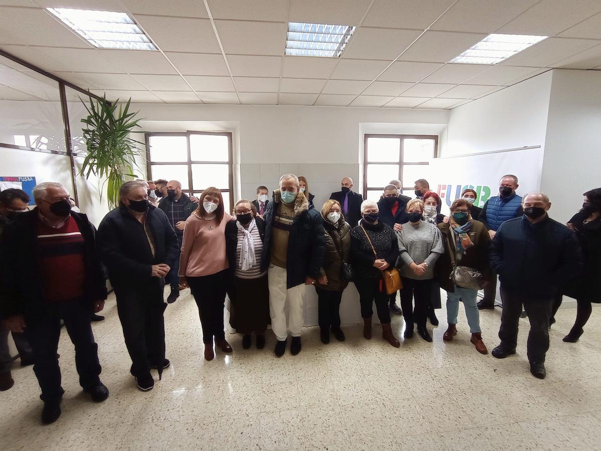 Los homenajeados este año en FUSBA, hoy, en la sede de la firma en Carbayín Alto