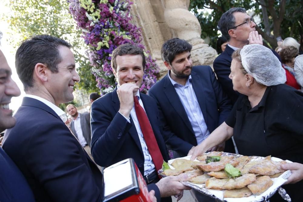 Pablo Casado visita las barracas de Murcia