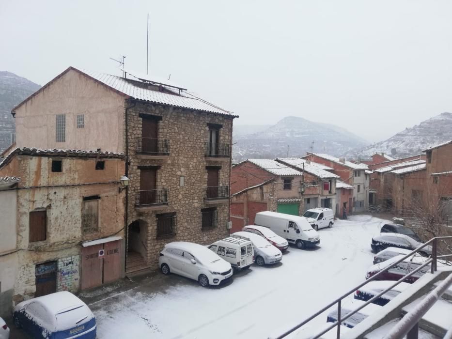 La nieve cubre Los Serranos y el Rincón de Ademuz