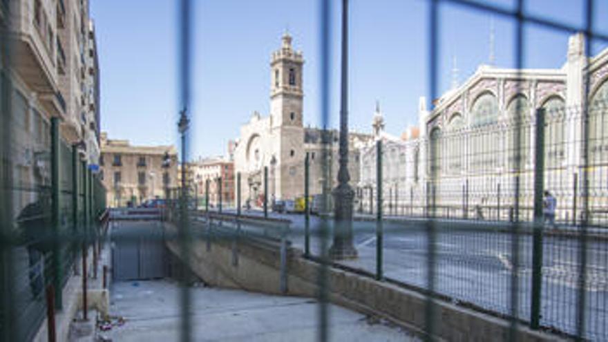 La plaza de Brujas con la rampa de acceso al aparcamiento subterráneo.