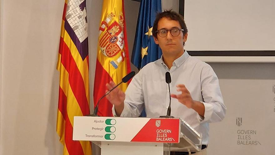 El portavoz del Govern y conseller de Modelo Económico, Turismo y Trabajo, Iago Negueruela, en rueda de prensa.