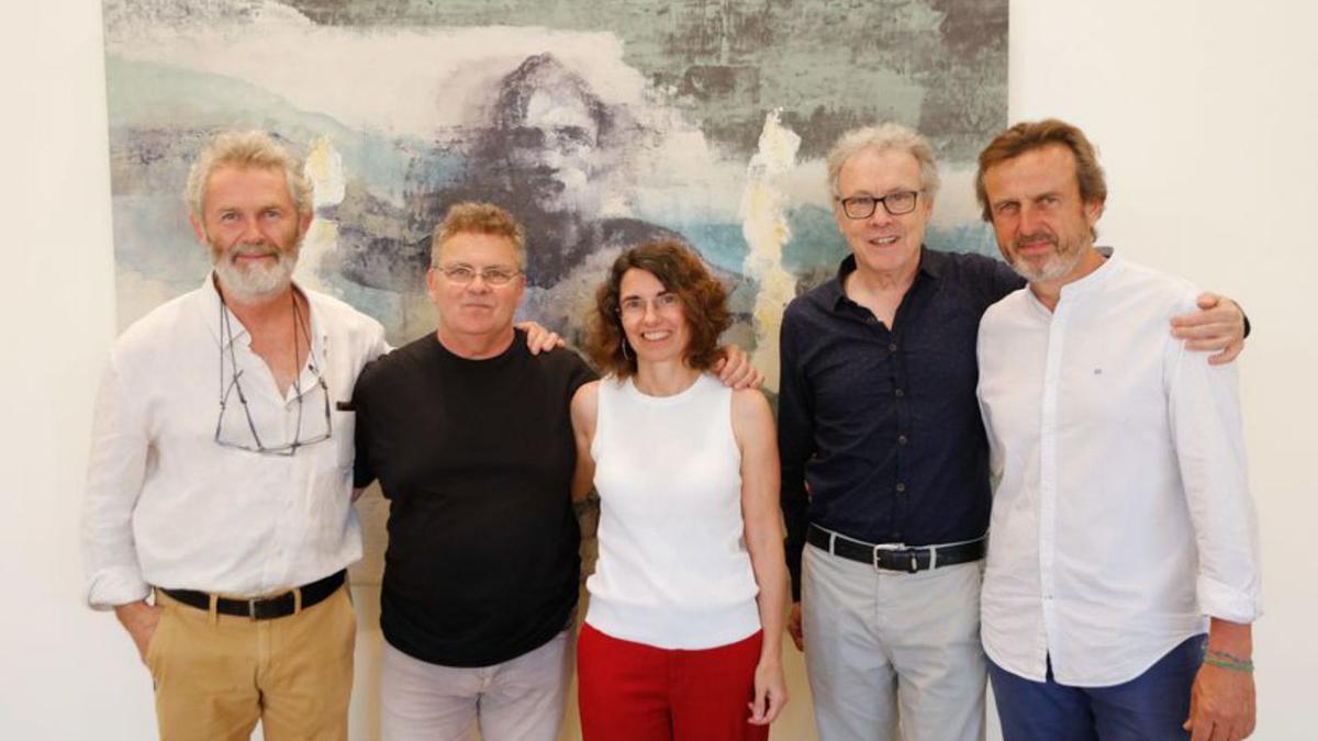 Los cuatro artistas posan con la directora del Diario de Ibiza, Cristina Martín.
