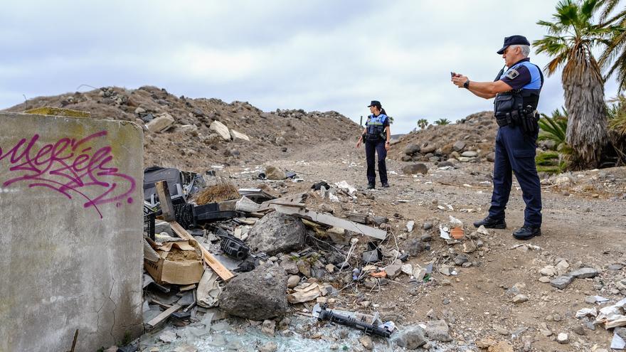 La Policía Local de Las Palmas de Gran Canaria denuncia en un año a 113 personas por vertidos ilegales