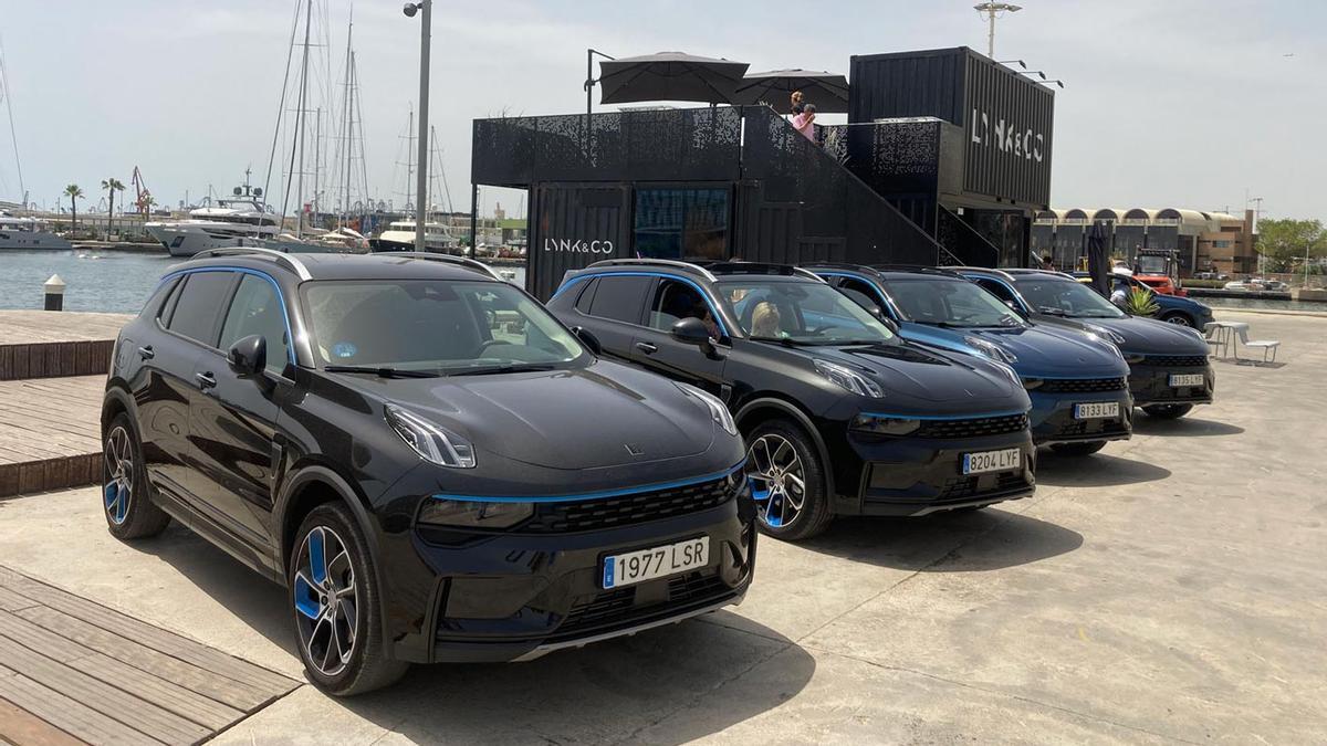 Los Lynk &amp; Co 01 para los &quot;test drive&quot; están ubicados en la Plaça de l&#039;Aigua.