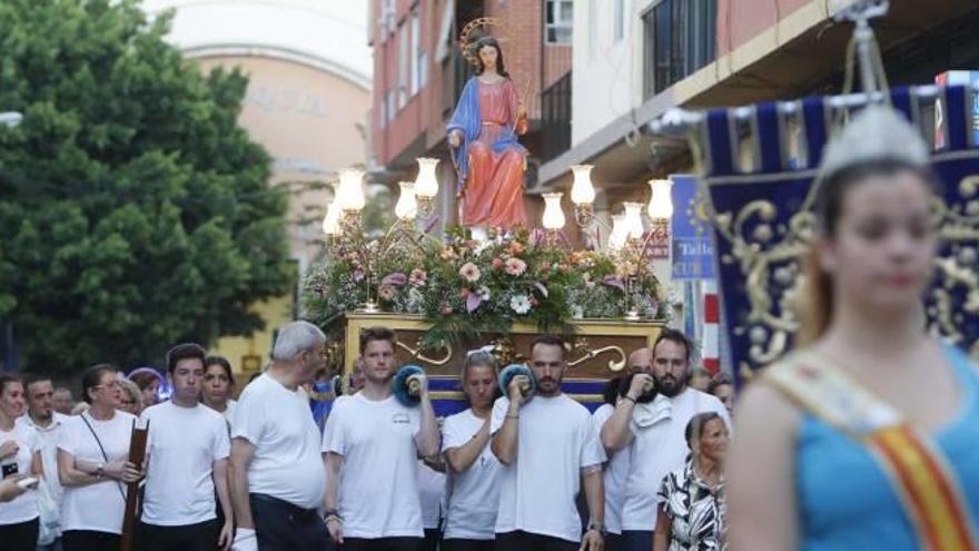 Las fiestas de Los Ángeles culminan con la salida en procesión de su Patrona