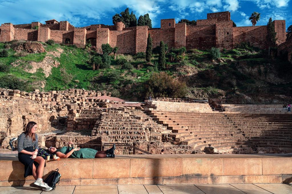 Teatro romano y murallas de la Alcazaba