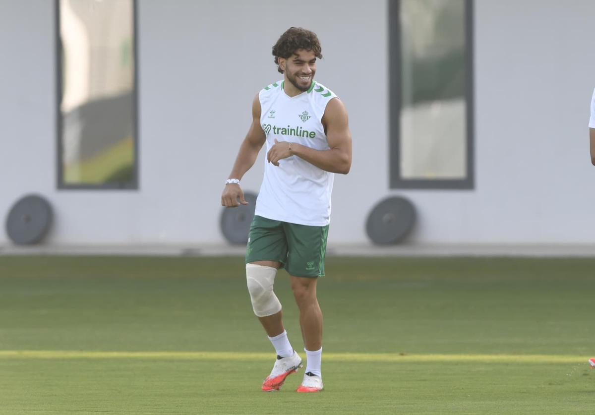 Abde se ejercita con el grupo tres días antes del debut del Betis en Liga contra la Real Sociedad