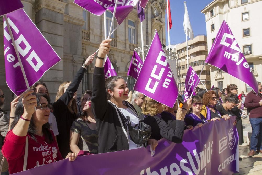 Concentración y lectura de manifiesto por el Día de la Mujer en Cartagena