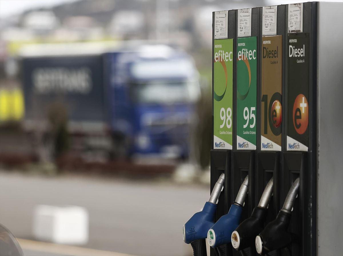 Revisa los precios de la gasolina y el diesel el día de hoy.