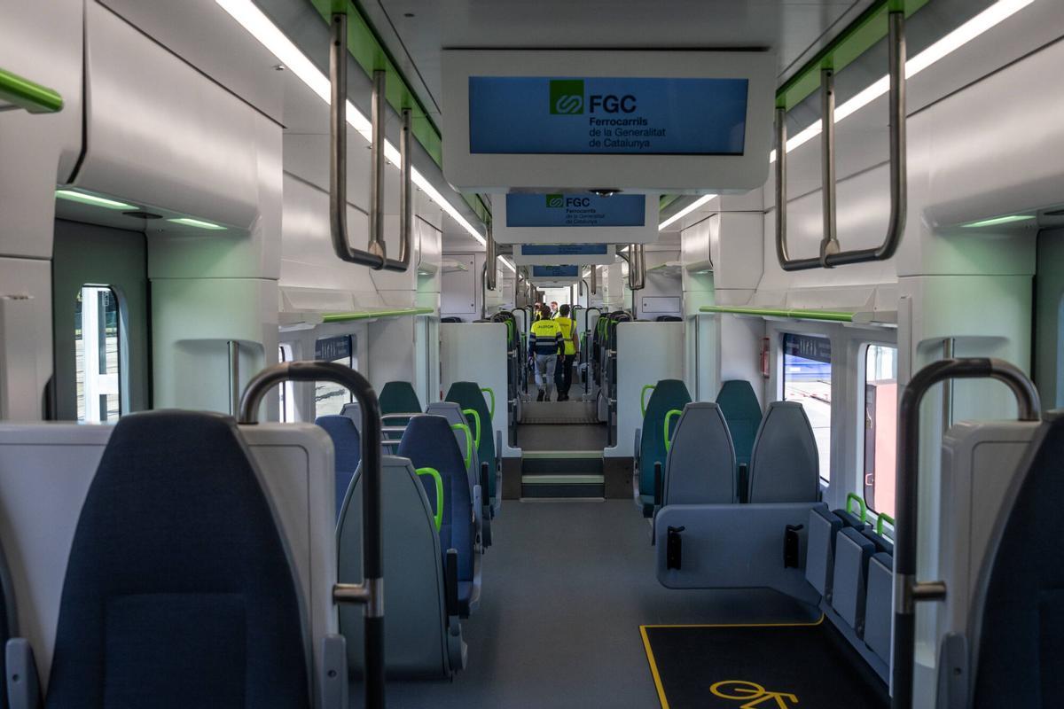 Barcelona 24/10/2025 Economía Presentación del primer de los 10 trenes d'FGC de la nueva línea R-Aeroport,que conectará hasta el Prat. AUTOR JORDI OTIX