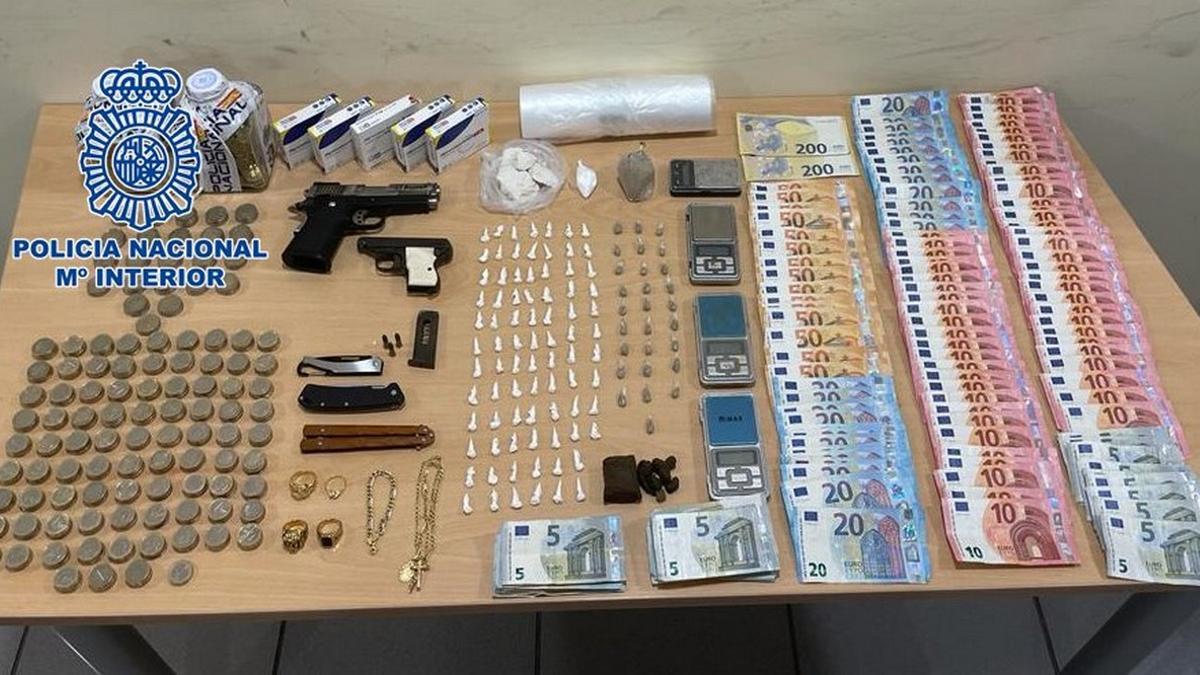 Imagen de los objetos incautados por la Policía Nacional.
