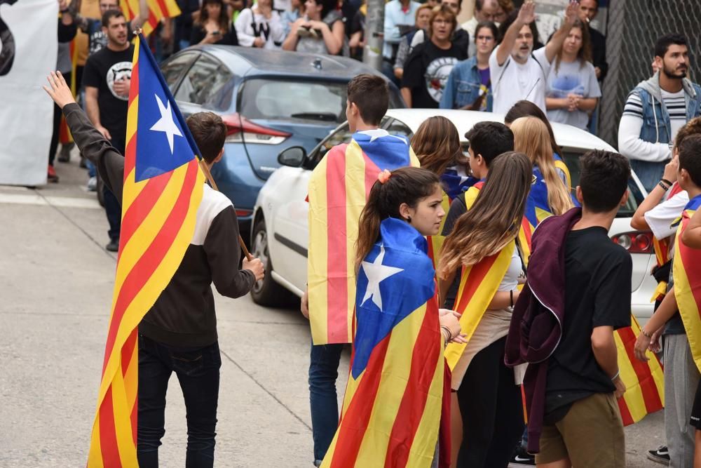 Multitudinària manifestació contra la violència a Manresa