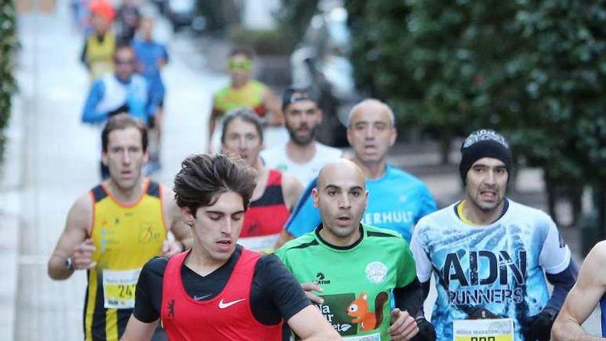 Corredores en la reciente Media Maratón de Vigo. // Marta G. Brea