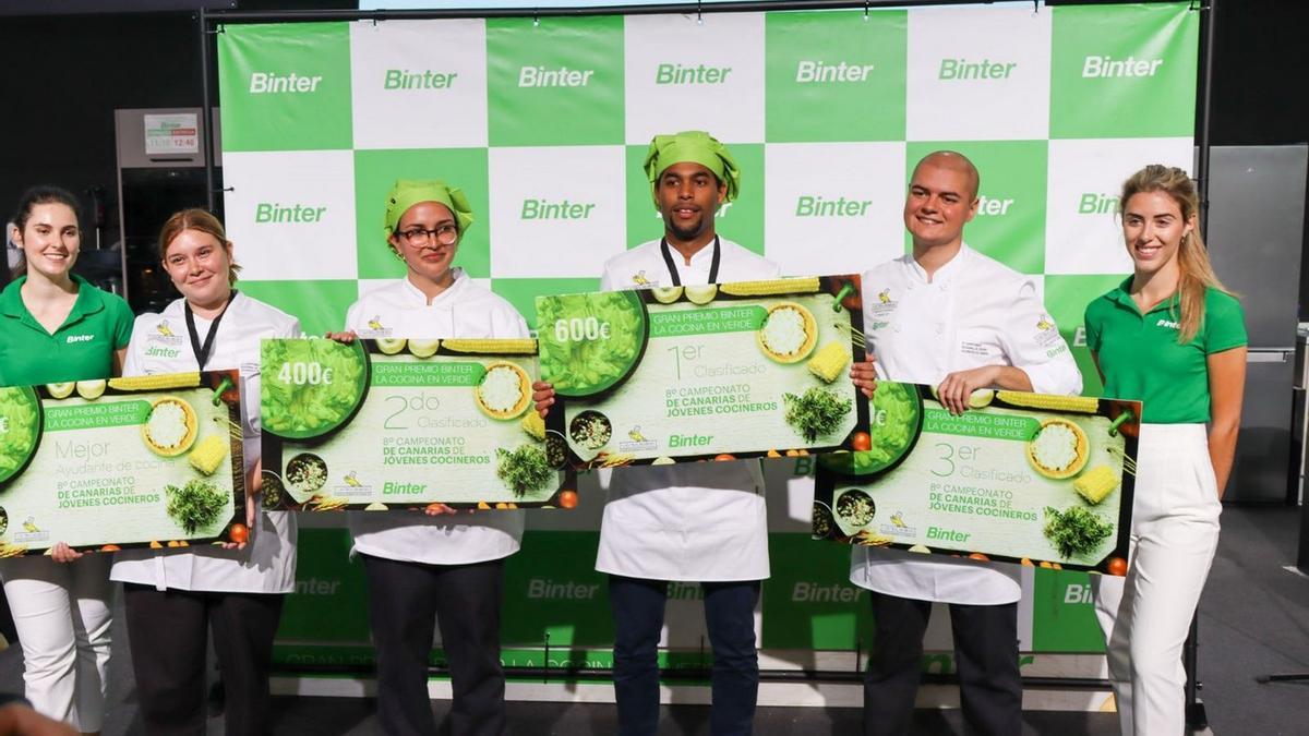 Dos estudiantes de Hecansa premiados en el 8º Campeonato de Jóvenes Cocineros celebrado en Gastrocanarias 2023.