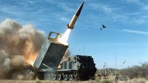 Lanzamiento de un misil ATACMS Lockheed Martin desde una HIMARS.