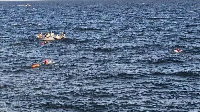 Rescate en Puerto Rico: dos personas salvadas tras hundirse una zodiac en Mogán