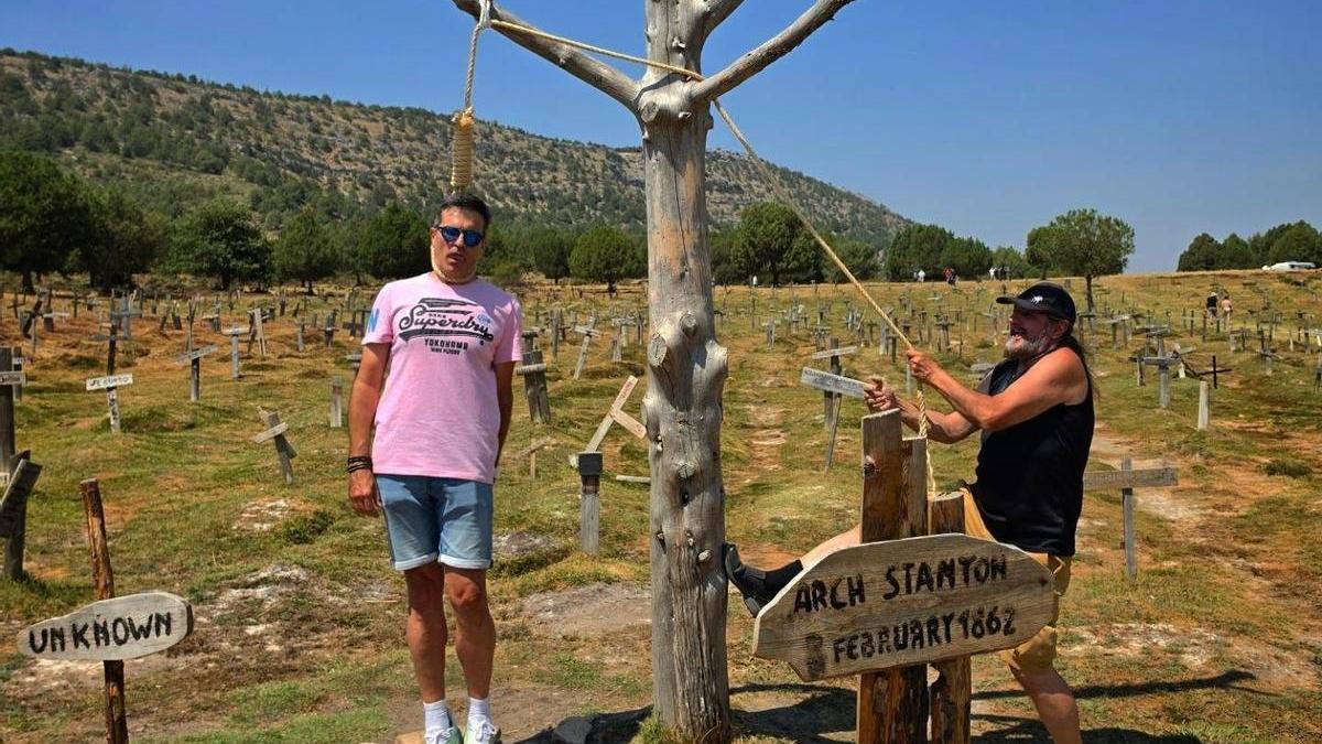 Luis Larrodera en el cementerio de Sad Hill.